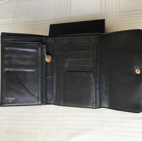 Chanel Caviar Wallet - Picture 5 of 8